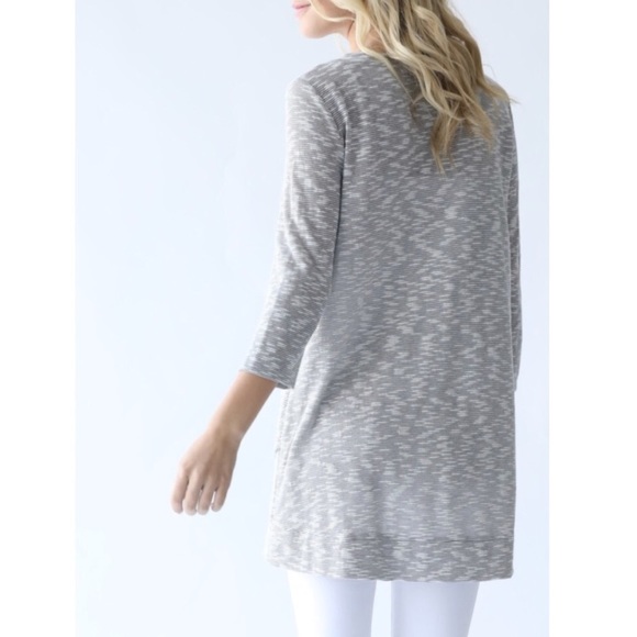 ✨FINAL SALE✨ONE SMALL LEFT! Gray and white tunic - Picture 2 of 6